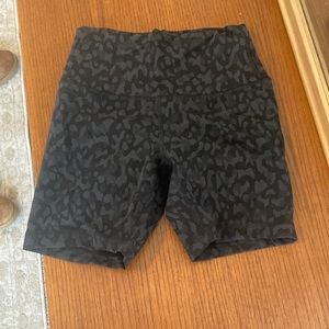 Lululemon 6” patterned workout shorts